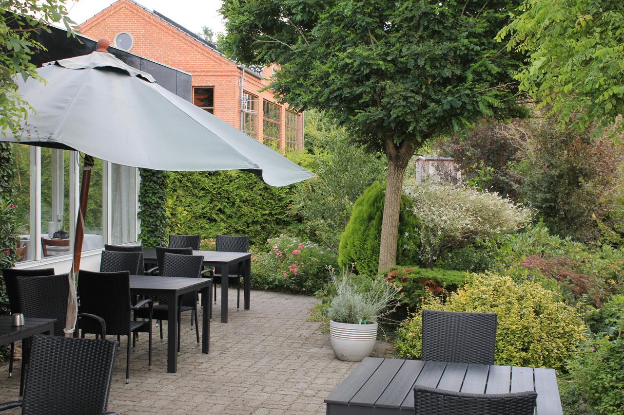 Lyng Dal Hotel Og Restaurant Ry Exterior foto
